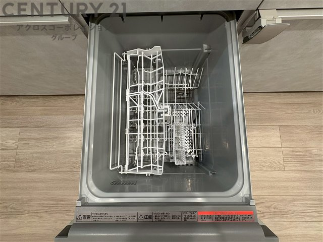 手洗いに比べて時間や労力を節約できることです。また、高温のお湯で洗浄されるため、雑菌や細菌を殺菌する効果もあります。さらに、乾燥機能があるため、手で拭く手間も省け衛生的に保管できます。