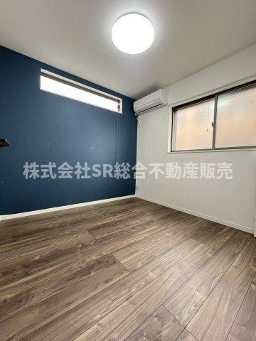 2F・東側洋室6帖。落ち着いて過ごせるお部屋なので、寝室にいかがでしょうか