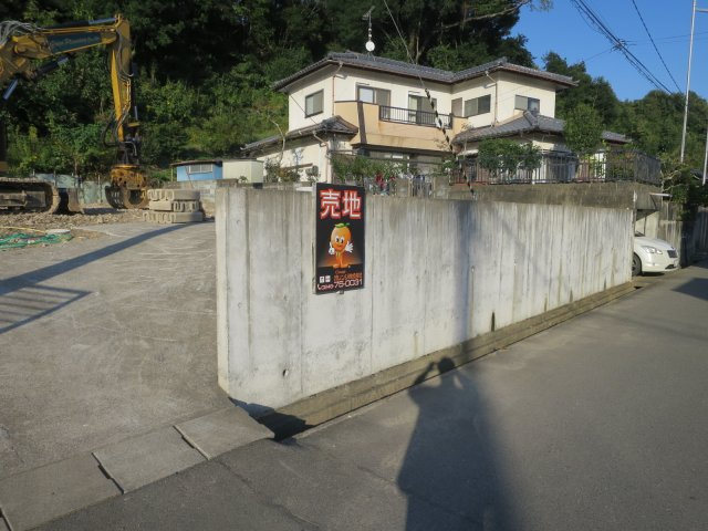 しっかりした土留めブロックは残してあります。