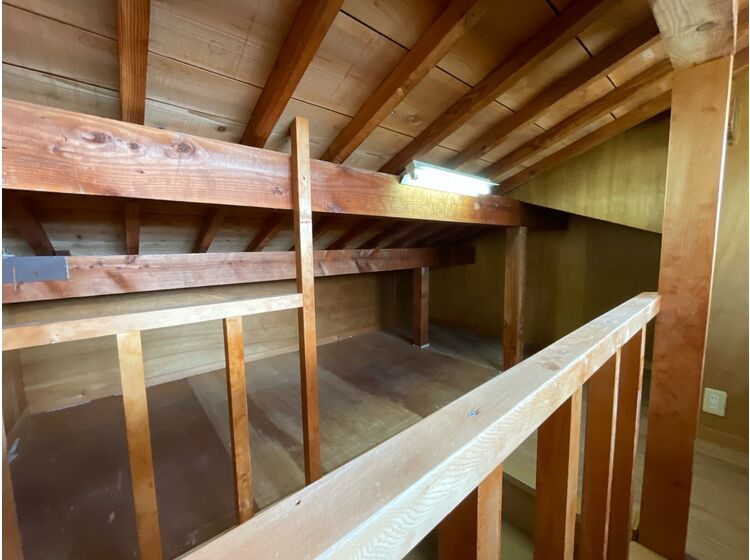 屋根裏収納