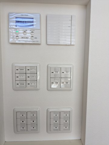 給湯・床暖リモコン、電動シャッター、スイッチなど、まとめてすっきり