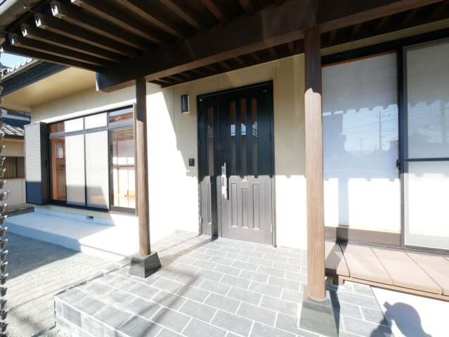 玄関扉は交換履歴あり　親子扉です。