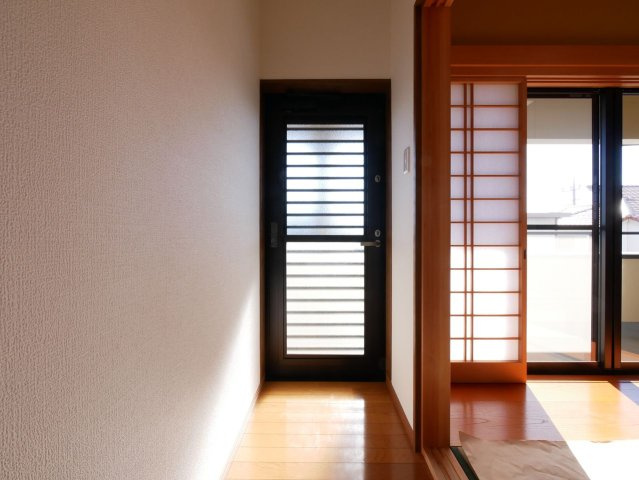 2階廊下からバルコニーへのアクセス可能