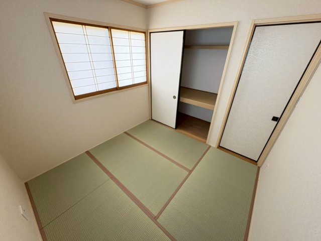 4．5帖和室　全居室収納付きで物の置き場に困りません。