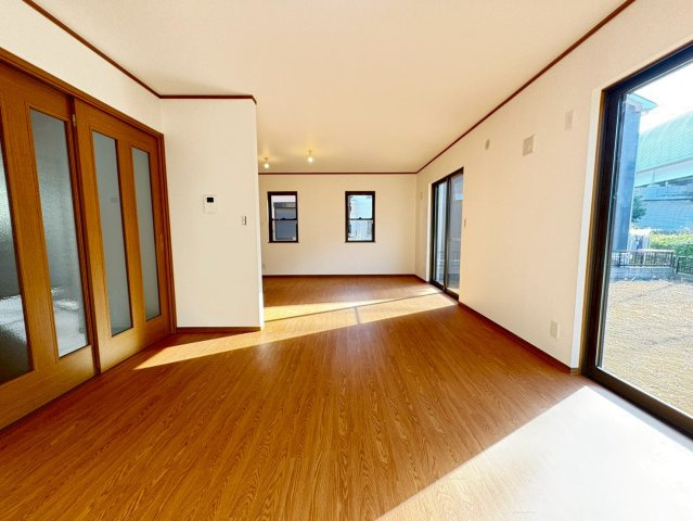 広々22帖のＬＤＫは自然と家族が集まります。家族の笑い声が聞こえるほっと一息つけるお住まいへ。