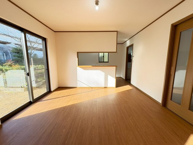 広々22帖のＬＤＫは自然と家族が集まります。家族の笑い声が聞こえるほっと一息つけるお住まいへ。
