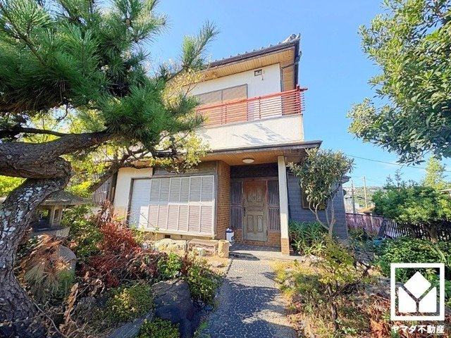 遊具の設置された公園が徒歩圏内に複数あり、子育て世帯の方にもお勧めです。