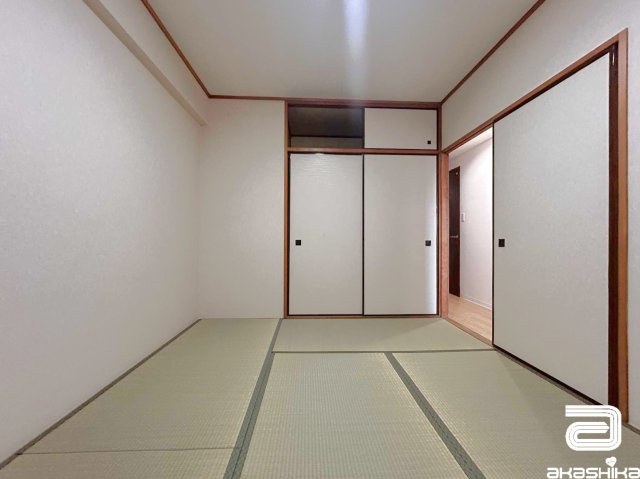 押入れ収納付きで、布団や季節用品もすっきり収納。