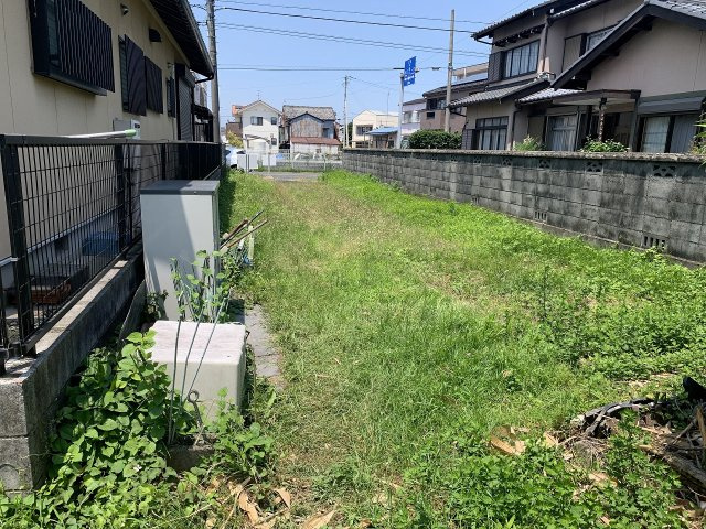 東から