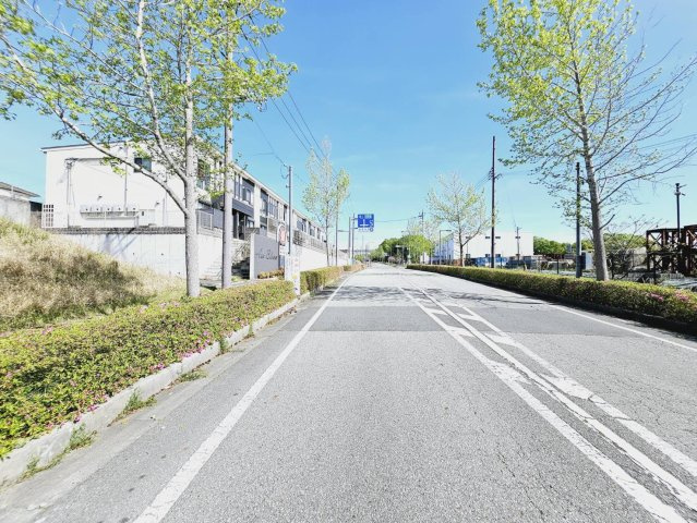 ■南西側道路幅員約16m公道に間口約33.9ｍ接面。