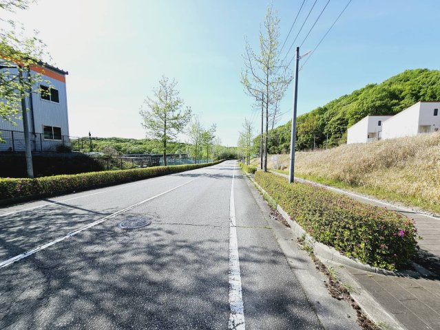 ■南西側道路幅員約16m公道に間口約33.9ｍ接面。