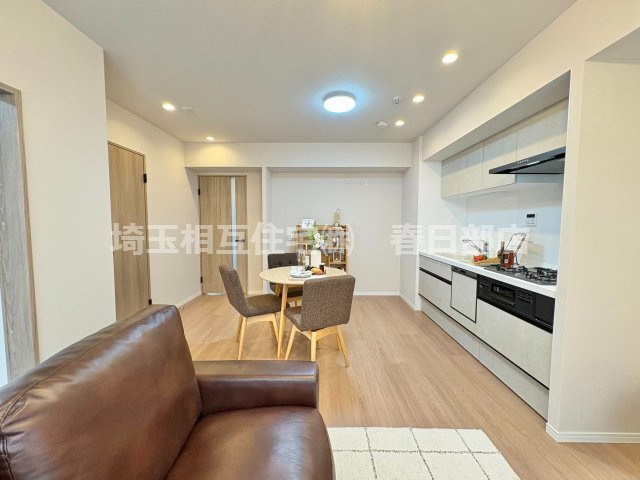 収納豊富で調理器具・調味料もスッキリ片づけられます。