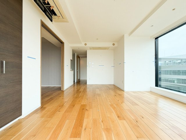 約18.7帖のリビングは床暖房設備もあります