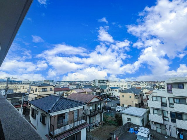 前面に高層の建物が少なく開けているため眺望良好です。