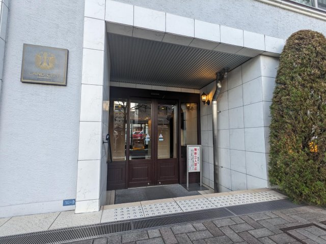 モダンで綺麗なエントランスです。