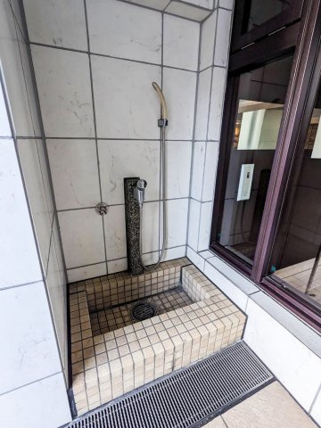 散歩終わりに嬉しいペット用の足洗場があります。
