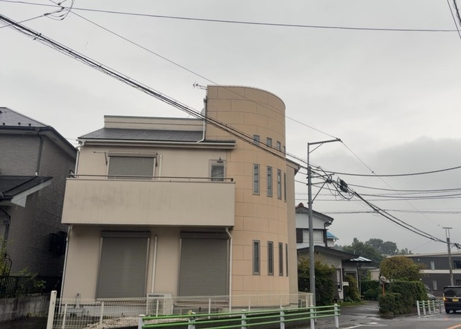景色重視でお家選ぶをするとスーパーが遠い！学校が遠い！など生活をするうえで利便性で困ることもあります。まず一度現地を見学する際に、周辺の施設などがあるかを確認し、暮らし始めた後のことを想像しましょう。