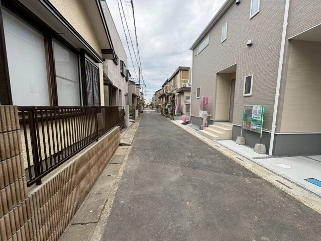 閑静な住宅街、3LDK+畳コーナー、南西向きで日当たりは良好！バルコニーは2か所あり洗濯物は沢山干せます！2台駐車可能(車種による)ビッグ・エー弥十郎店徒歩5分(350ｍ)お買い物は近くて便利です！