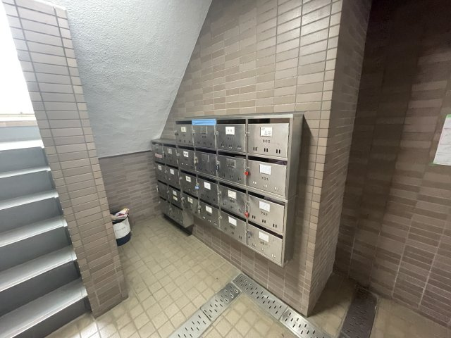 ダイヤル付きのポストでセキュリティ面も安心です。　