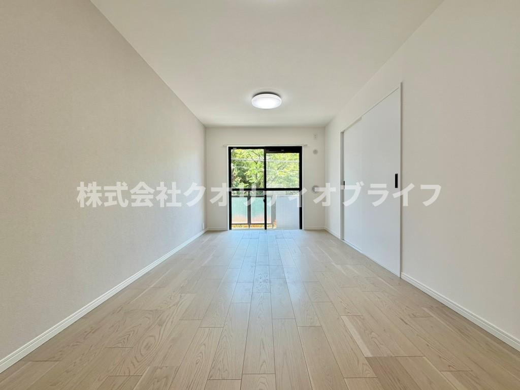南向きで陽当たり〇明るい室内！