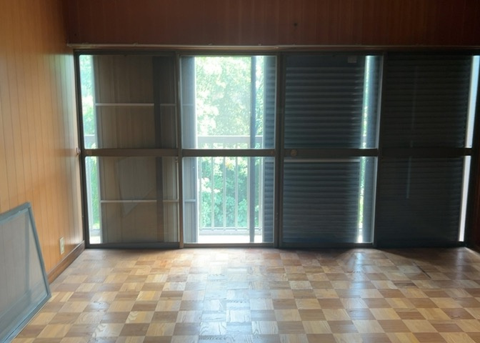 寝室でゆっくりと過ごすためにはベッド周りの適度な空間を担保することや窓の位置、照明の明るさ、寝室の広さなどを考える必要があります。自身や家族の構成とライフスタイルに併せて寝室にする部屋を選びましょう！