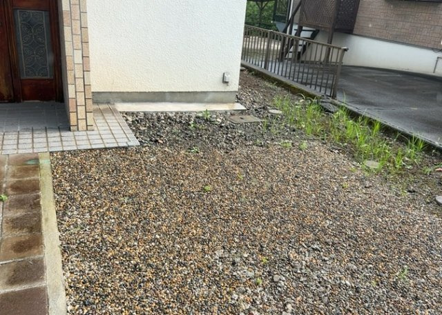 庭があることでガーデニングや家庭菜園はもちろん、こどもの遊び場やペットを放して遊ぶことができます。また、家の周囲に余裕があるということです。隣地との間があれば、十分な日当たりと、風通しが確保できます。