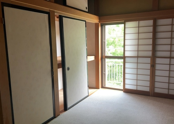 直線タイプはLとDKを一直線に並べた形で対面キッチンのタイプです。一般的なのでよく見かけるかもしれません。直線タイプに似た直接アイランドタイプは、キッチンとダイニングの間に壁がない分広く感じられます。