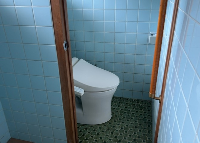 トイレは大きさや形、機能、抗菌性などが異なる多種多彩なタイプが各メーカーから出ています。それぞれに良さがあるため、事前にどういったタイプのトイレがいいのかをご家庭内で決めて、内見に行くといいでしょう。