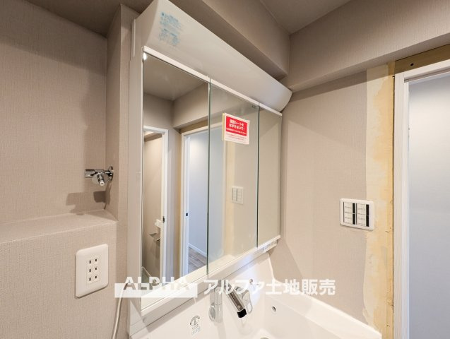 【Vanit】◆洗面台◆身支度がしやすい洗面台は、収納力にも配慮した設計。朝の準備から帰宅後まで、家族みんなが使いやすい空間です。