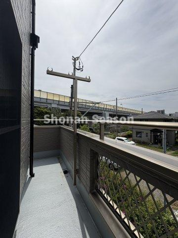 2階3階にバルコニーがあり、洗濯物もたっぷり干せますよ。