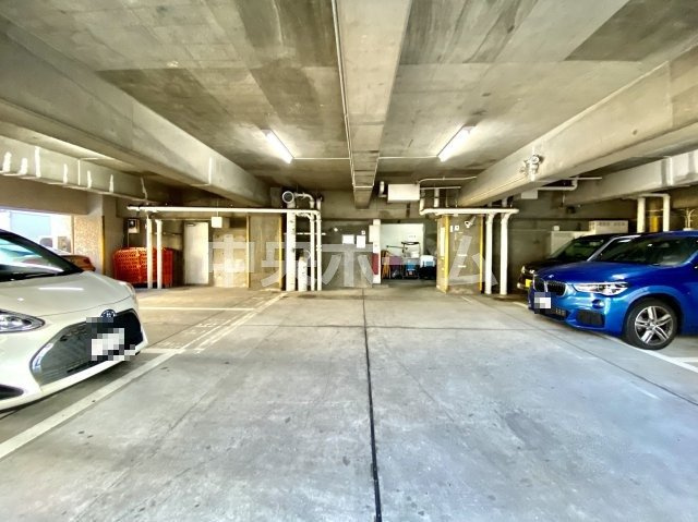 【敷地内駐車場】最新の空き状況や費用などの詳細は担当スタッフまでお問い合わせください。