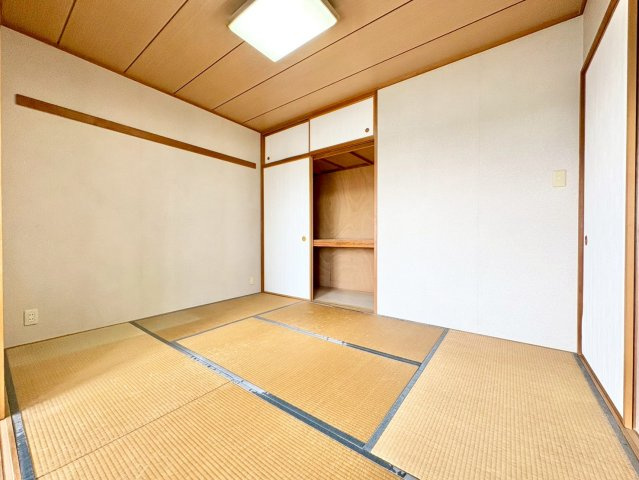 和室6帖！リビングとつながる和室は、生活の幅が広がる便利な空間です。