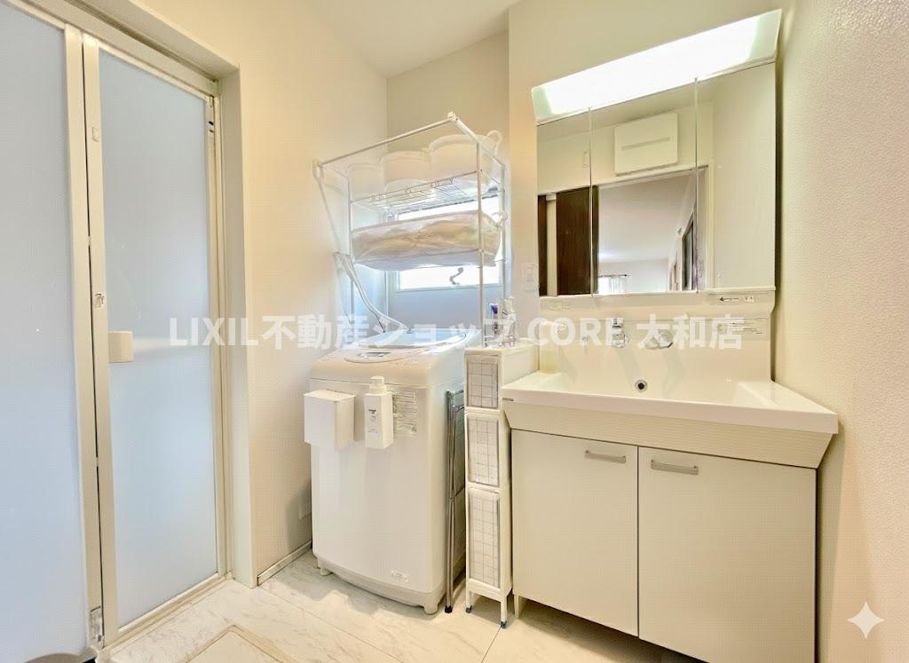 曇り止め付の三面鏡洗面台