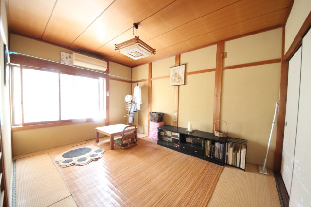 勝手口横和室