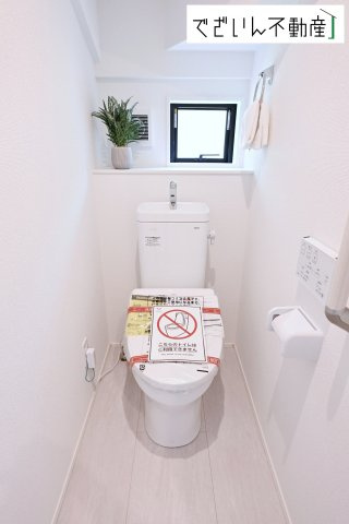 シンプルで清潔感のある空間は、毎日使う場所だからこそ嬉しい。家族みんなが快適に過ごせる工夫が詰まっています。　現地(2026年7月撮影)