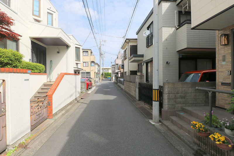 周辺に公園が複数点在しており、のびのびとした暮らしを楽しめます。