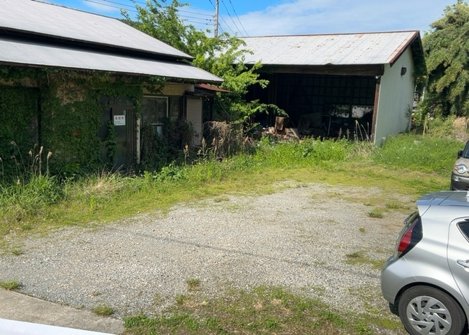 物件の詳細については、現地を見てわかること以外に、役所や法務局などで調べないとわからないことがあります。そのため、現地に行く場合は、もしこの物件を買ったらどのような生活ができるかをイメージしましょう。