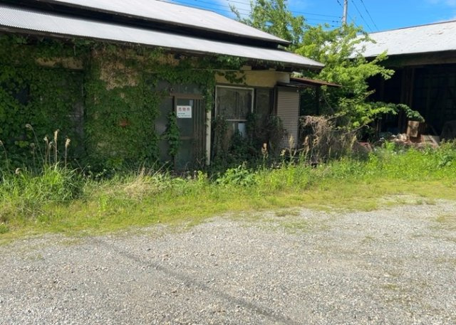 人が暮らすうえで日光は大切な要素となります。日当たりの良さは譲れないポイントですね。併せて近くに大きな建築物の建築予定がないか、あるいはそれが可能な土地が近くにないか事前に確認することもお勧めします。