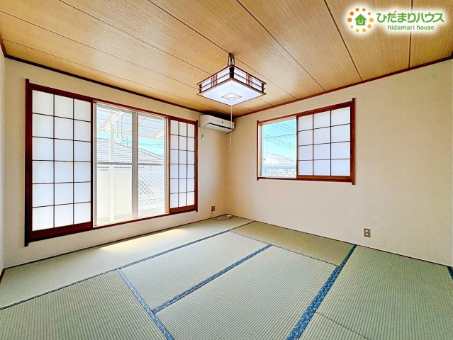 8帖の広さがある和室は、お布団を並べて敷くことができるため小さなお子様と一緒に並んで眠る寝室にぴったりです！