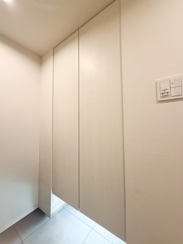 シューズボックス等のスペースとなっております。たくさん収納することができます。