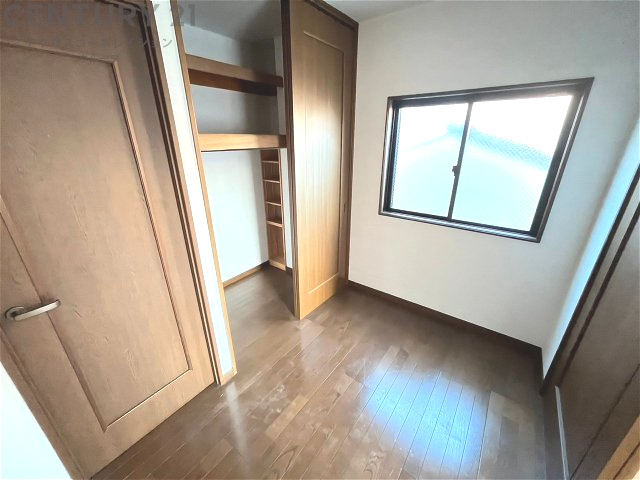 創造性や成長を促す遊びの空間を提供。学習や趣味に集中できる環境を整えます。個別のプライベートスペースは自己表現と自立心を育み、心地よい睡眠環境を整えリラックスできる場所を提供。