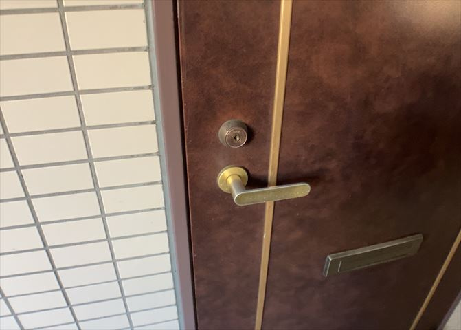 室内の防犯設備もチェックしましょう！モニター付きインターホンが設置されているか、防犯シャッターが設備されているか、ベランダに人が上がってきにくい高さかなどチェックしておくと入居後も安心できるでしょう。