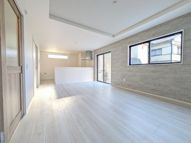～18.2帖の明るく開放感のあるLDK、家族団欒の時間をお過ごしいただけます～