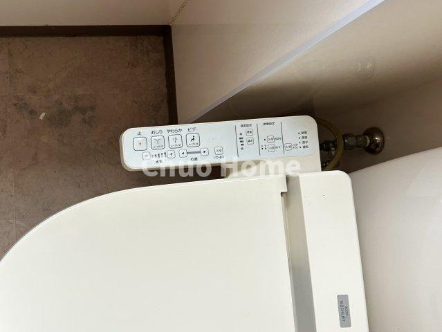【ウォシュレット】清潔に使いたいお手洗いには最適な設備です。もちろんウォームレットも標準装備です。