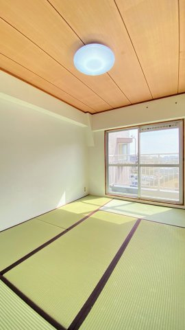 バルコニーに面しており陽当たり良好