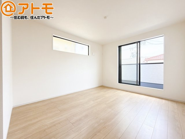 バルコニーに面したお部屋なので、布団などの大きなものも楽々干せます♪