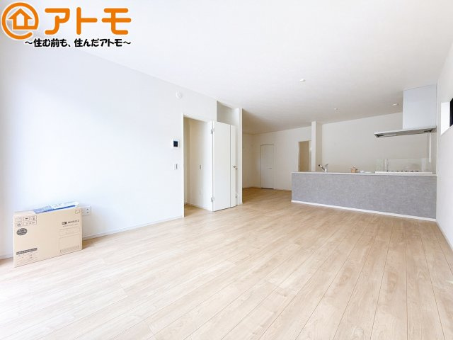 家族団らんのイメージは、リビングを思い浮かべませんか？リビングこそ広々としたお部屋が良いですね♪