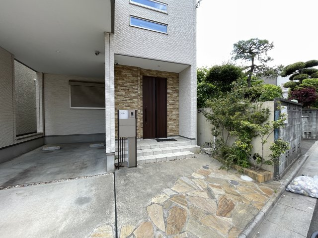 明るく広々としたエントランスが迎えてくれます。　