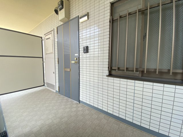 エレベーター前で便利です