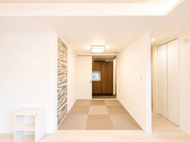 LDKに隣接した約3.12帖の和室は、リビングと一体利用はもちろん、来客用スペースやお子様の遊び場、家事スペースなど多目的に活用できます。畳ならではのやさしい雰囲気があり、ご家族がくつろげる空間です。